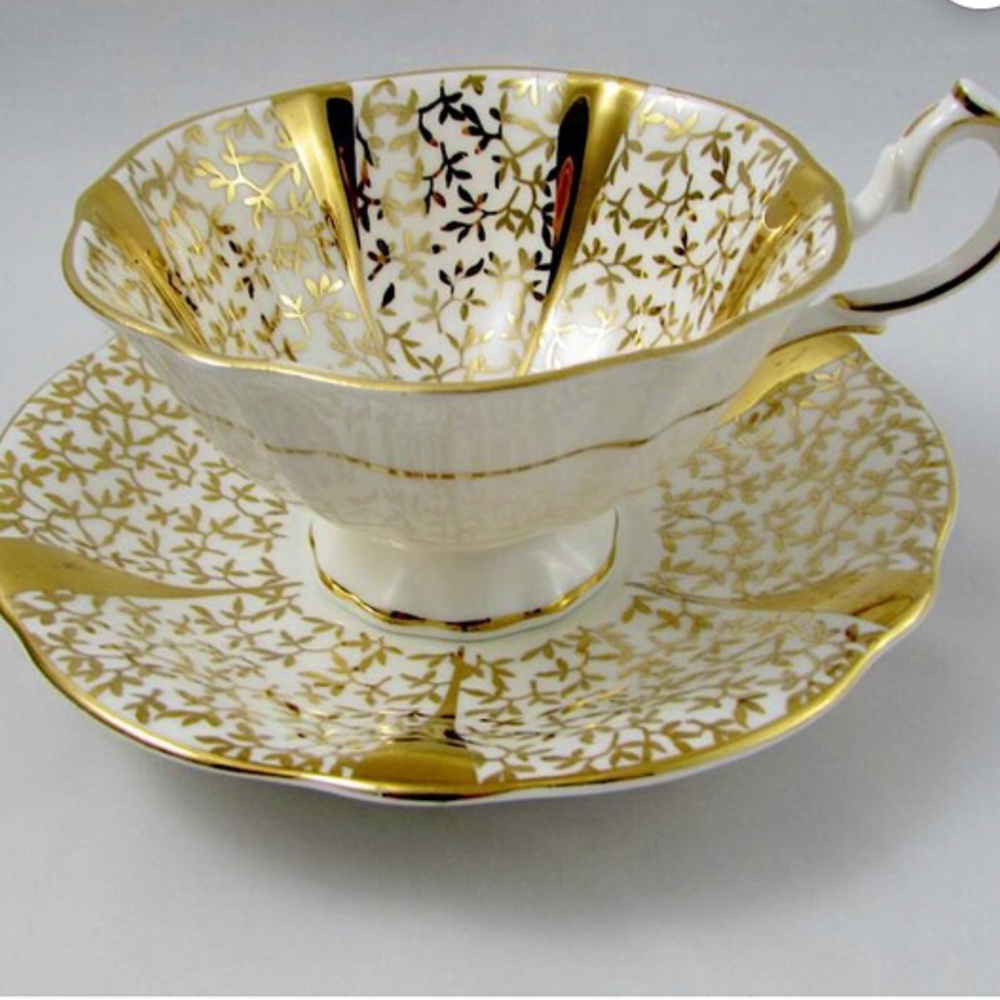 2 Sets of  Queen Anne Tea Cup & Saucer w/Gold Lace, ⭐️⭐️⭐️ - Picture 5 of 5